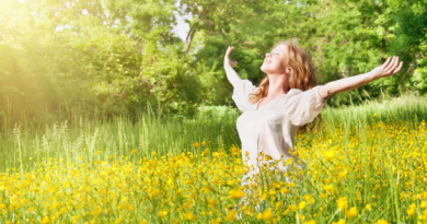 HAPPINESS, WOMEN ENJOYING IN SUNNY DAY