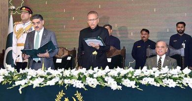 CARE TAKER PM ANWARULHAQ WHILE TAKING OATH FROM PRESIDENT