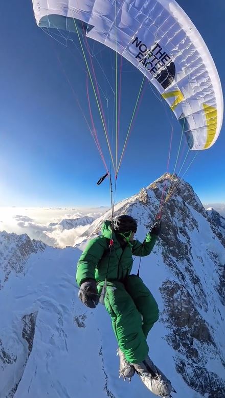 german mountaineer back through paragliding german mountaineer back through paragliding