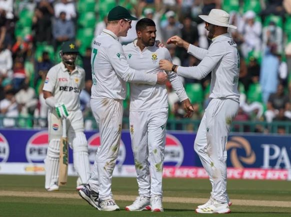 Pakistan vs South Africa: Pakistan 199/4 at Tea in Lahore Test