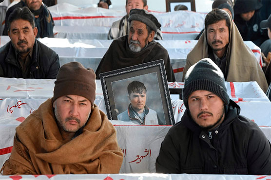 سانحہ مچھ کے شہدا کو سات روز بعد سپردخاک کردیا گیا، لوگوں کی بڑی تعداد میں شرکت