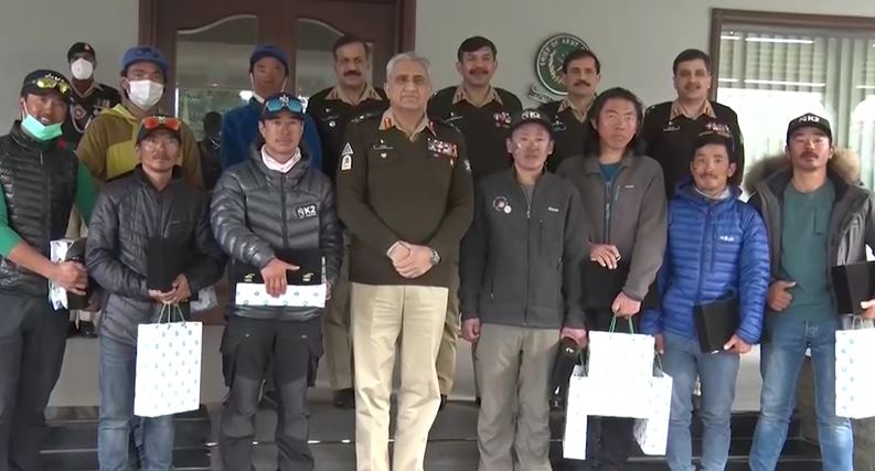 K2 CLIMBERS MEET ARMY CHIEF3