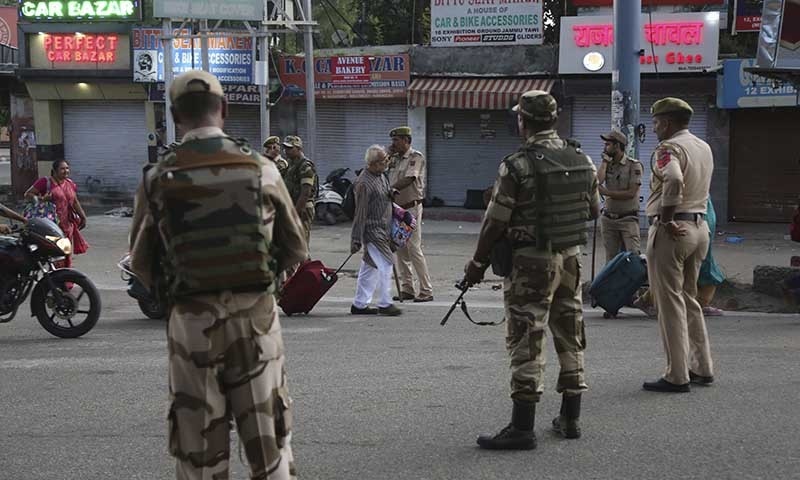 مقبوضہ کشمیر کا احتجاج ، مودی سرکار مجبور، نام نہاد کشمیری لیڈروں‌کی اے پی سی بلالی