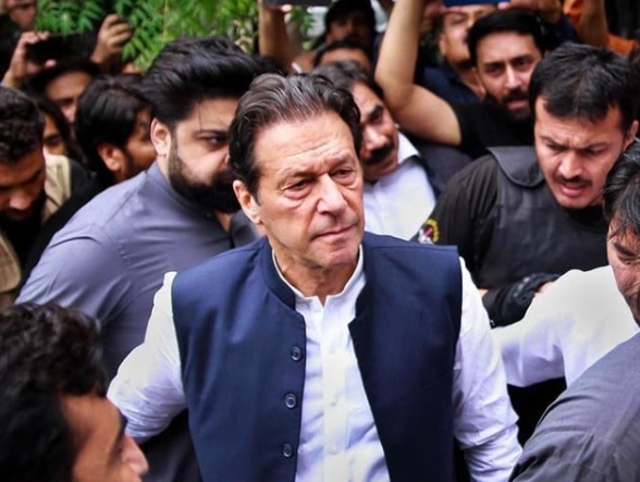 ممنوعہ فنڈنگ کیس میں عمران خان کو 28 فروری کو پیش ہونے کا حکم دے دیا گیا