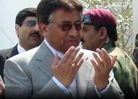 PERVEZ MUSHARAF PRAYING