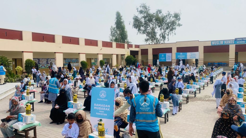 MUSLIM HANDS FOOD BAGS DISTRIBUTION