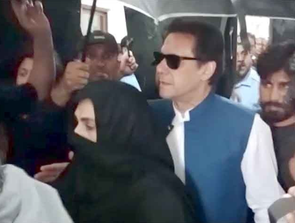 IMRAN KHAN AND BUSHRA BB BAIL IN COURT