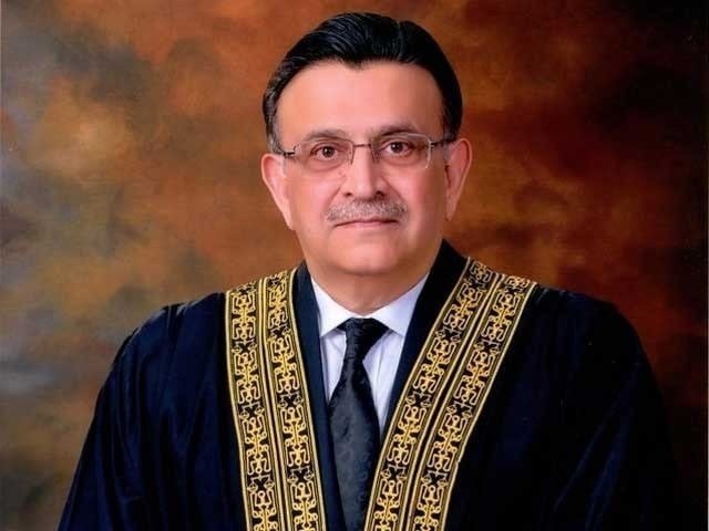 ہم سب کو ملکی حالات کا بہادری اور تحمل سے مقابلہ کرنا ہوگا، چیف جسٹس عمر عطا بندیال