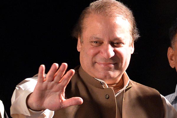 NAWAZ SHARIF SMILING NAYAUJALA