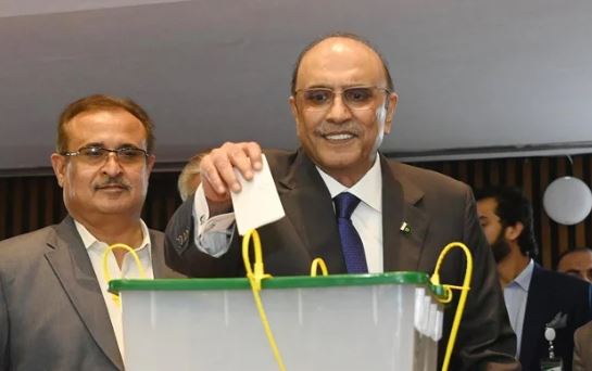 ASIF ALI ZARDARI 2nd TIME PRESIDENT VOTE CASTING