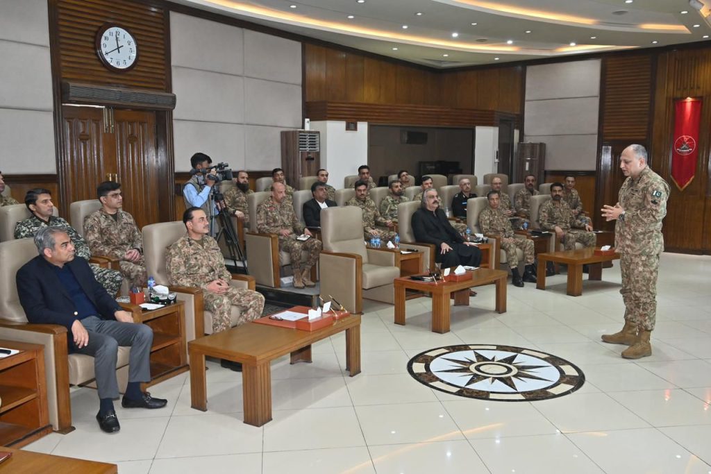 ARMY CHIEF BREIFING IN PESHAWAR