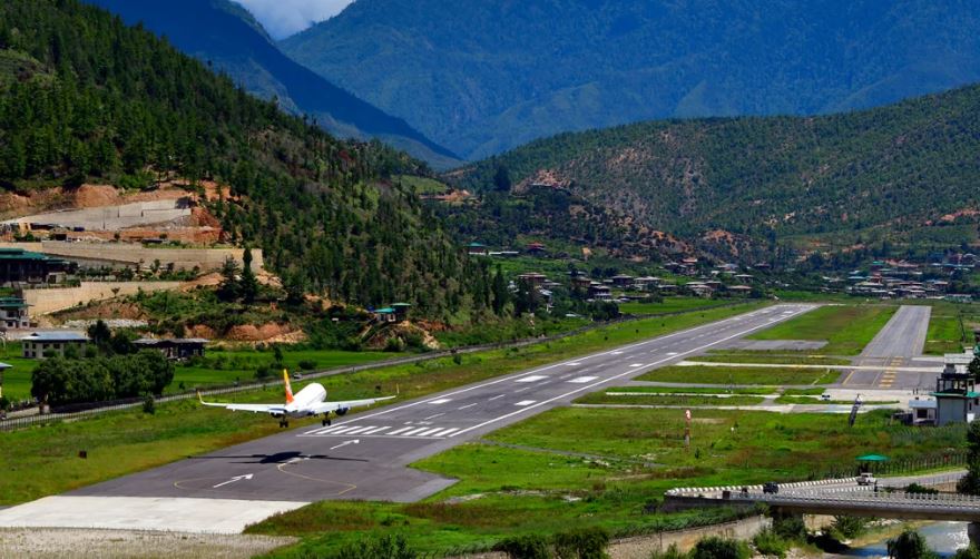 paro airport bhuttan